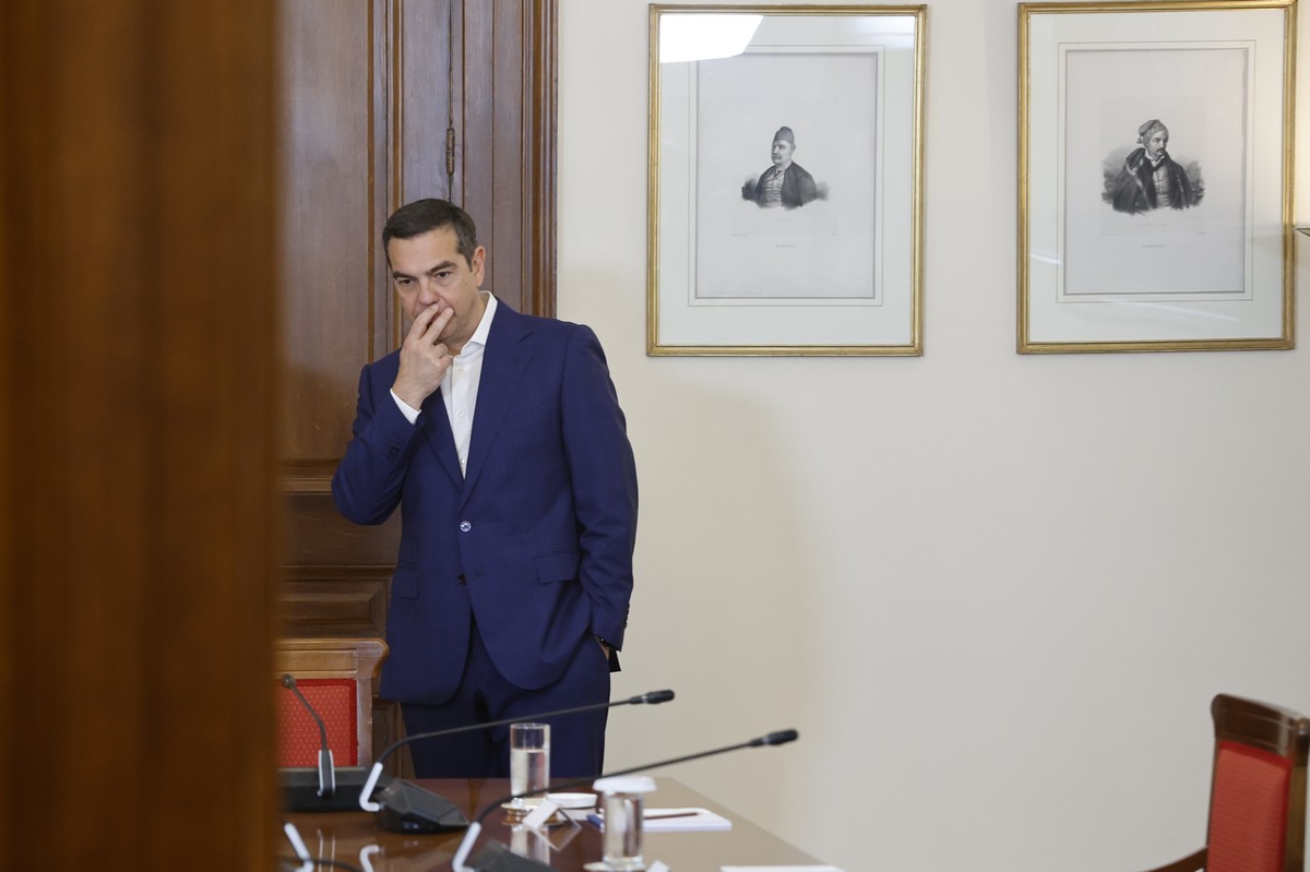 Ο Τσίπρας ξαναχτυπά μέσα από τα δικαστήρια – Μια επίδειξη ελέγχου πριν από το πολιτικό του comeback