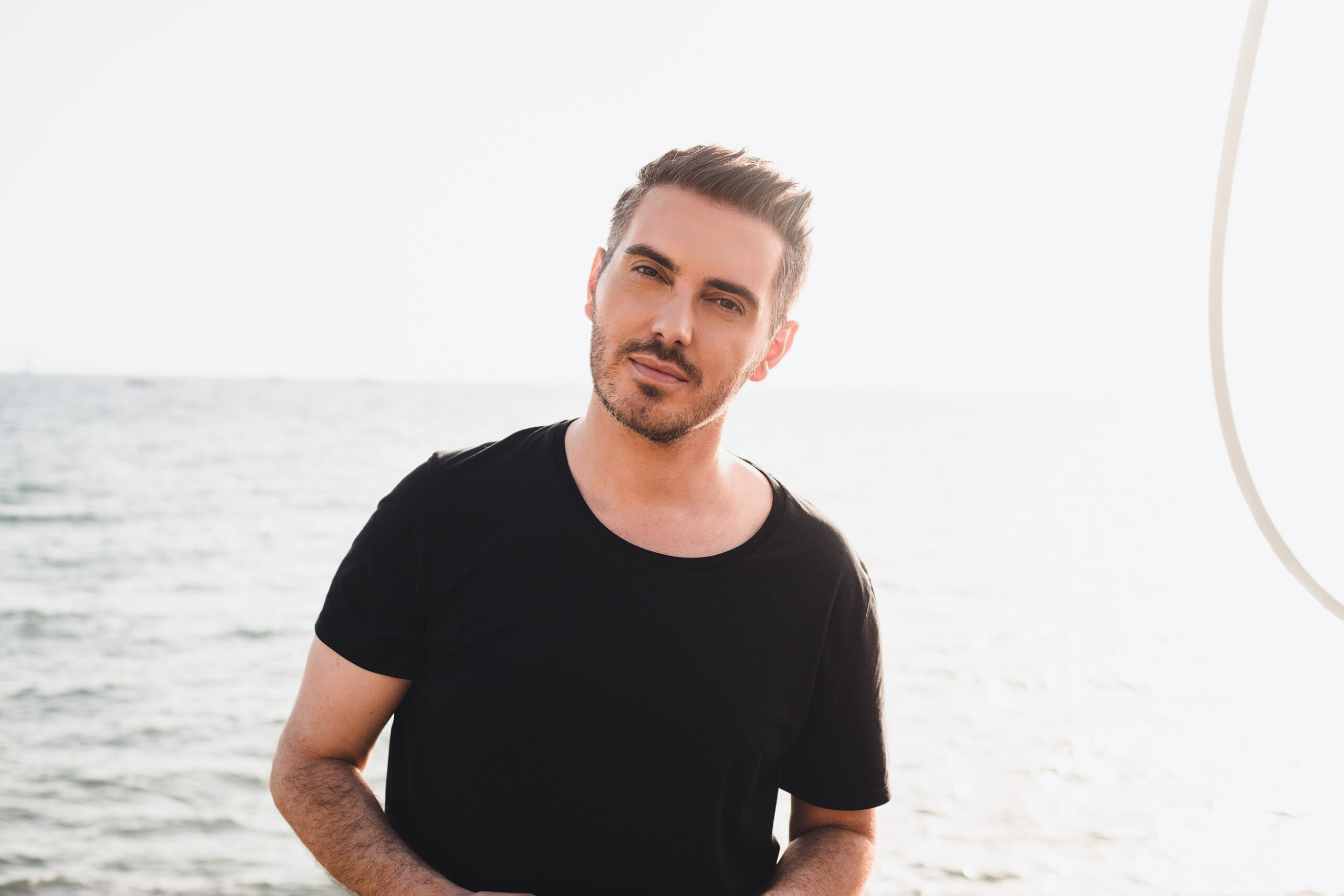 Ο Μιχάλης Χατζηγιάννης σε μία από τις πιο εκρηκτικές περιοδείες του καλοκαιριού