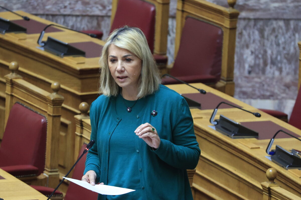 Ατύχημα για την Ζέττα Μακρή: Έσπασε το πόδι της – Η φωτογραφία μέσα από το νοσοκομείο