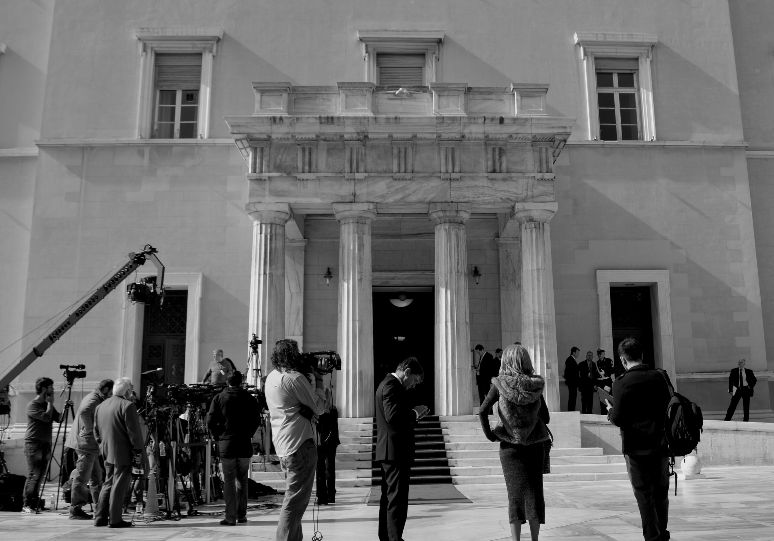 Μια παλιά καραβάνα της πολιτικής επιστρέφει με… “ανοιχτά αυτιά”