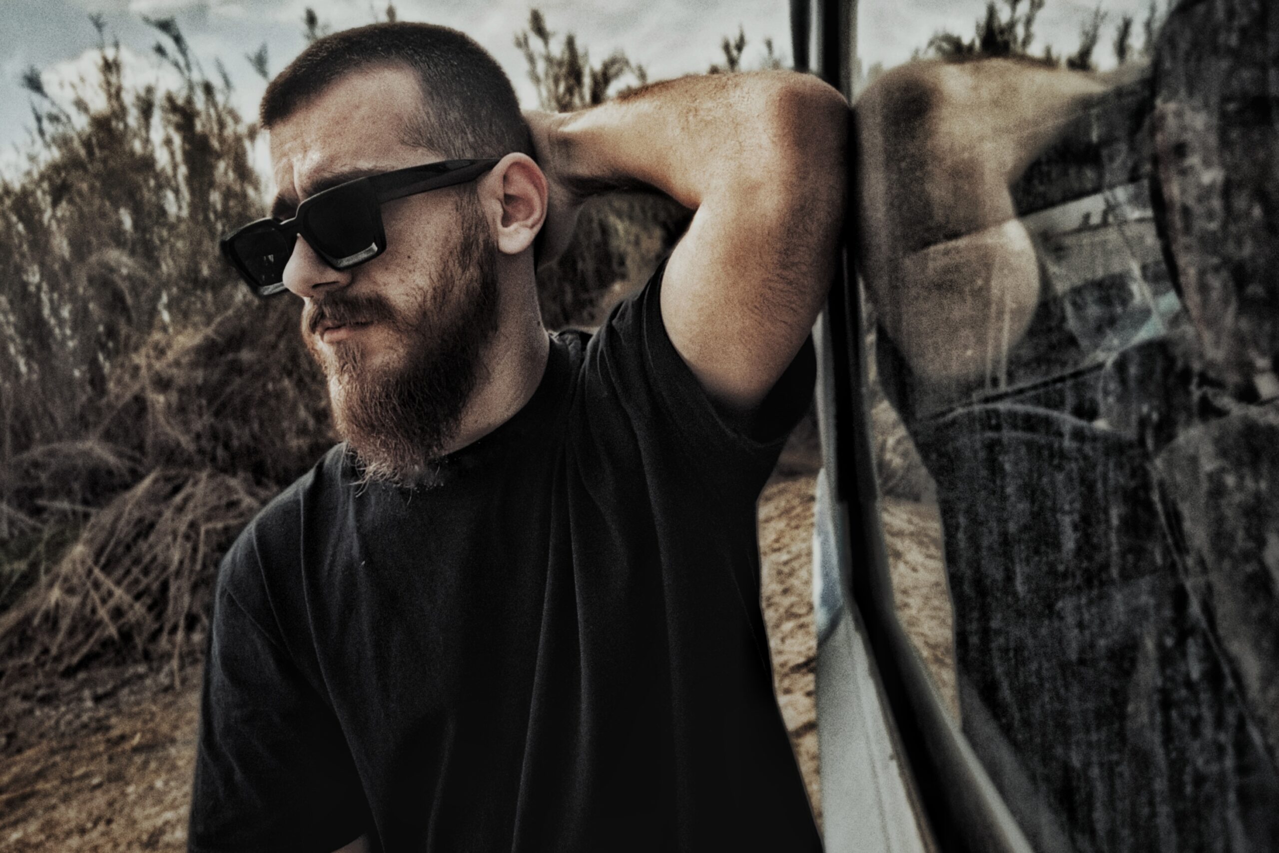 Μιχαήλ-Άγγελος Διακογεωργίου: «Η φιλοσοφία σε ξεγυμνώνει από την ρίζα σου και σε κάνει να δεις την αλήθεια που φοβάσαι» (ΦΩΤΟ)