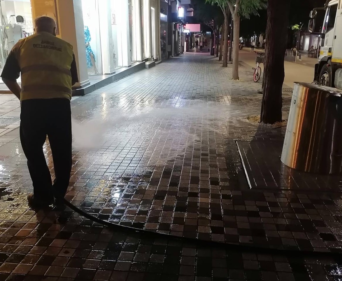 Η νυκτερινή… φασίνα στα σοκάκια του υπουργείου Μακεδονίας-Θράκης (video)