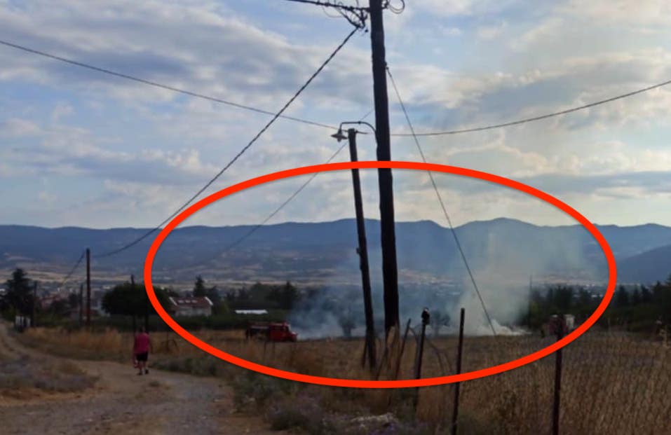 Το χωράφι στο νομό Θεσσαλονίκης που κάθε τόσο αρπάζει… φωτιά