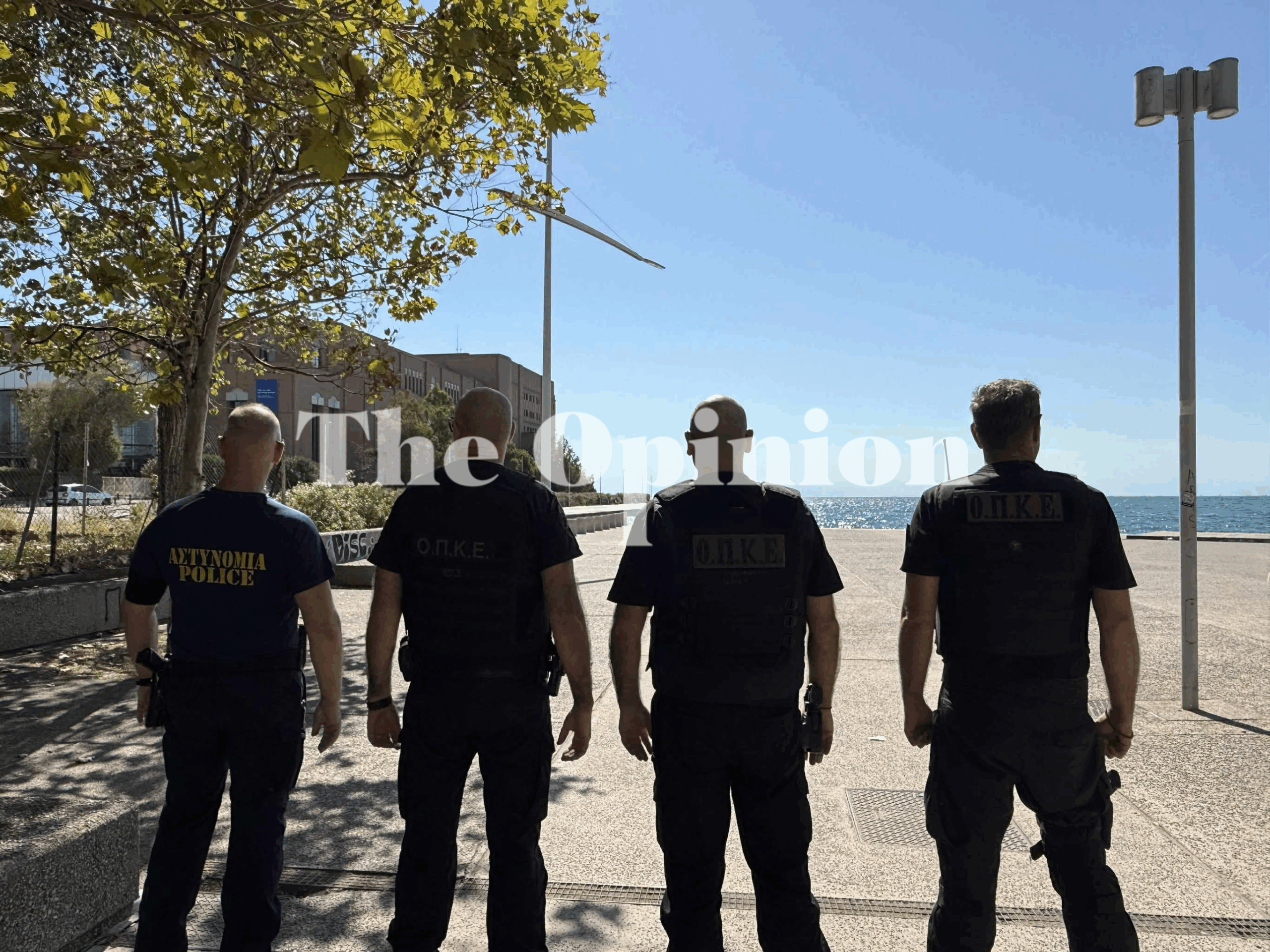 «Χωρίς δεύτερη σκέψη έπεσα στη θάλασσα» – Αστυνομικοί έσωσαν ηλικιωμένο από τον Θερμαϊκό μιλούν στο TheOpinion