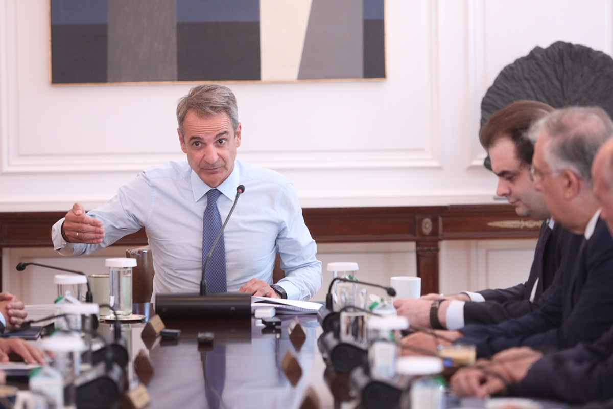 Με μέτρα για μείωση της γραφειοκρατίας συνεχίζει τη στροφή προς την καθημερινότητα η κυβέρνηση