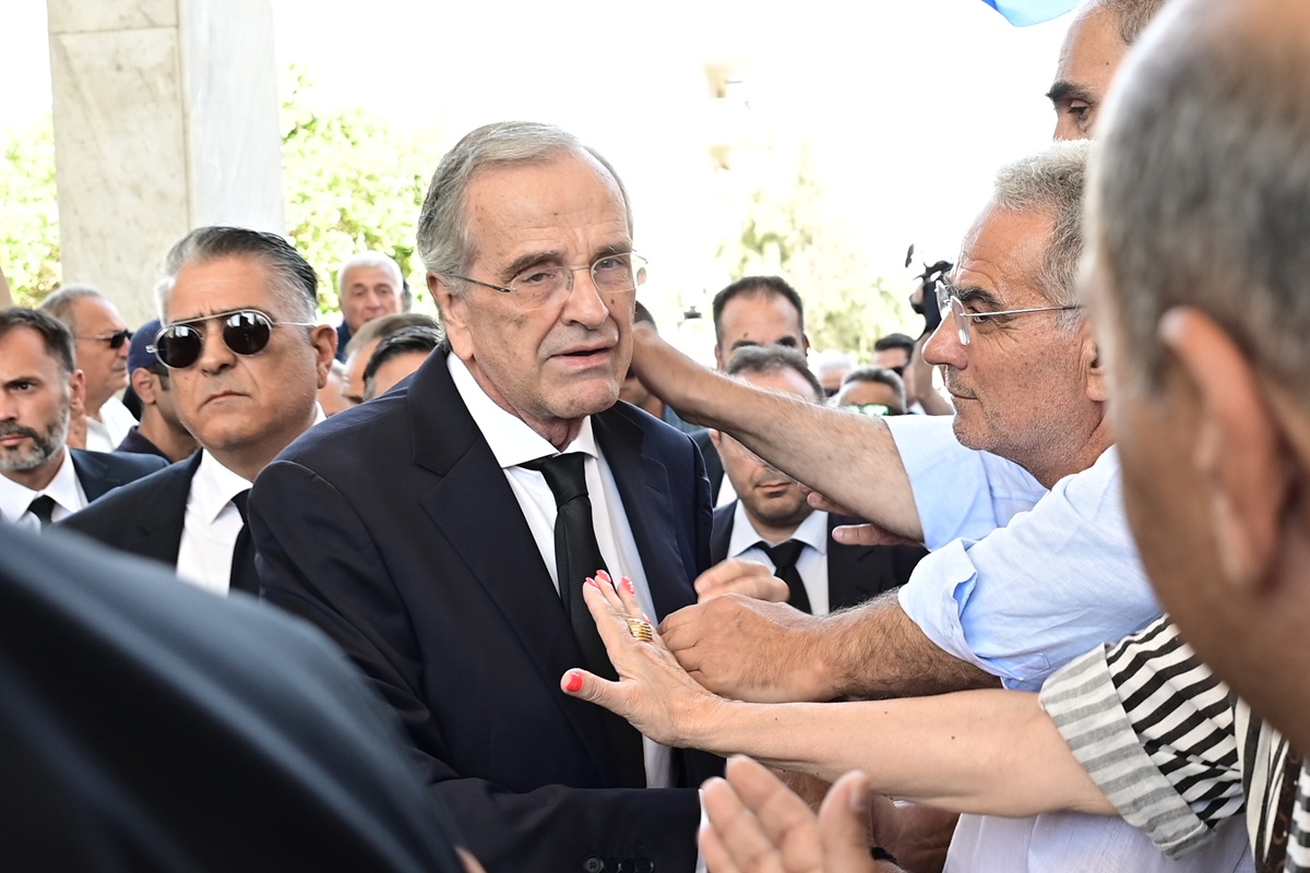 Θλίψη και οδύνη στην κηδεία της Λένας – Συγκλόνισε ο Αντώνης Σαμαράς (ΦΩΤΟ, VIDEO)