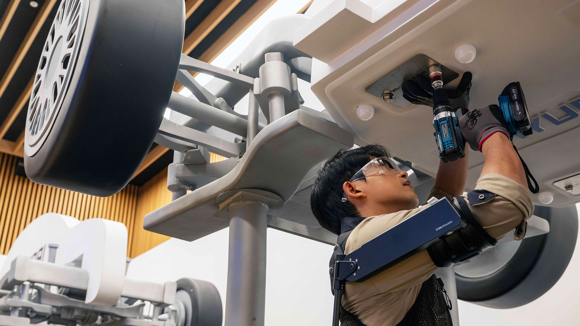 Διαθέσιμο το γιλέκο ρομπότ «X-ble Shoulder» από τη Hyundai (ΦΩΤΟ+VIDEO)