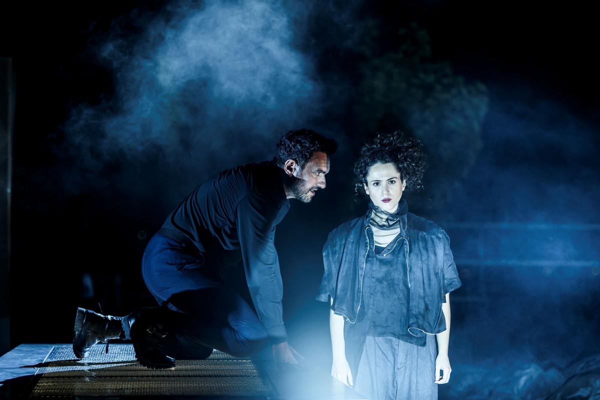 Μία ελεγεία εξέγερσης – Η «Αντιγόνη» του Σοφοκλή σε σκηνοθεσία Μουμουλίδη έρχεται στη Θεσσαλονίκη