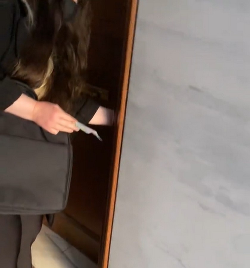 Ρατσίστρια πελάτισσα αρνήθηκε παραγγελία γιατί ο διανομέας δεν ήταν Έλληνας (VIDEO)