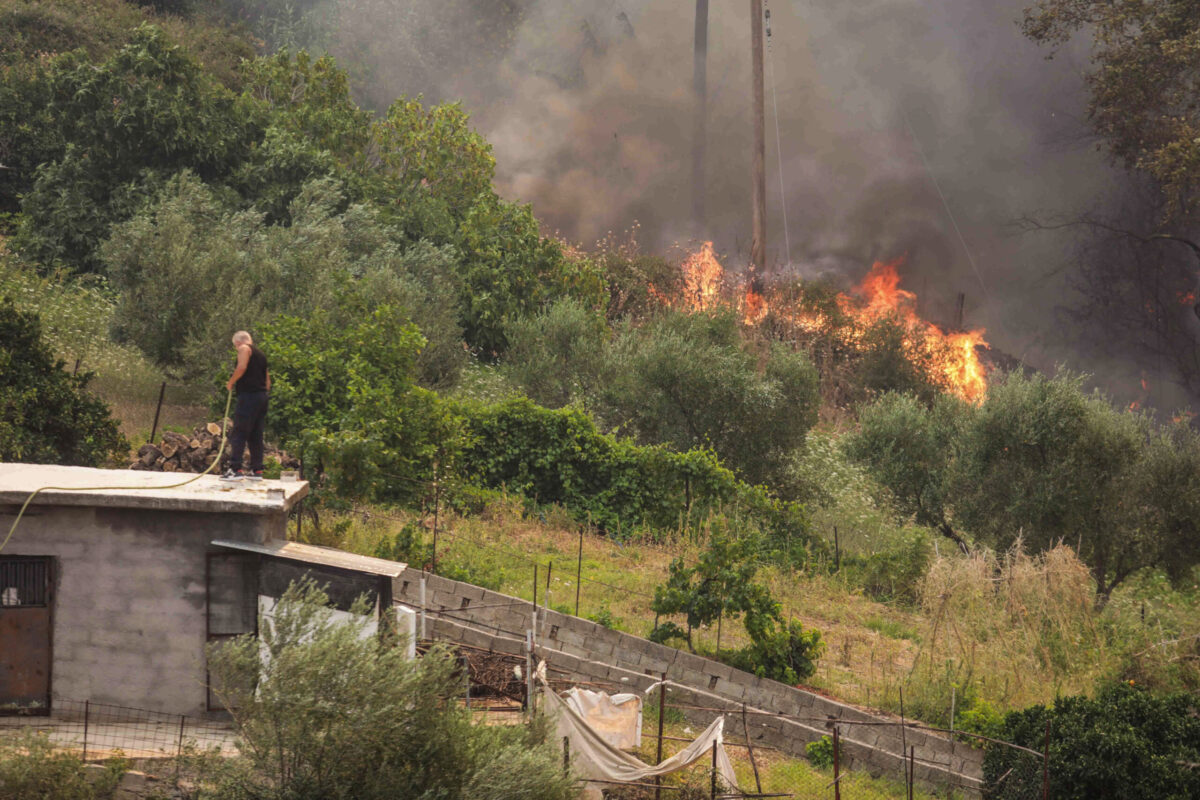 Αχαΐα: Συνεχίζεται η μάχη της πυρόσβεσης – Προβλήματα υδροδότησης και ηλεκτροδότησης – Τι φοβούνται οι αρχές (ΦΩΤΟ+VIDEO)