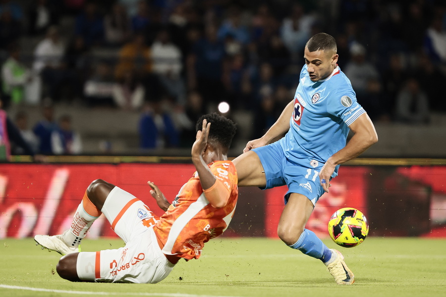 Προπονητής Κρουζ Αζούλ: «Περιμένουμε να φύγει ο Γιακουμάκης»