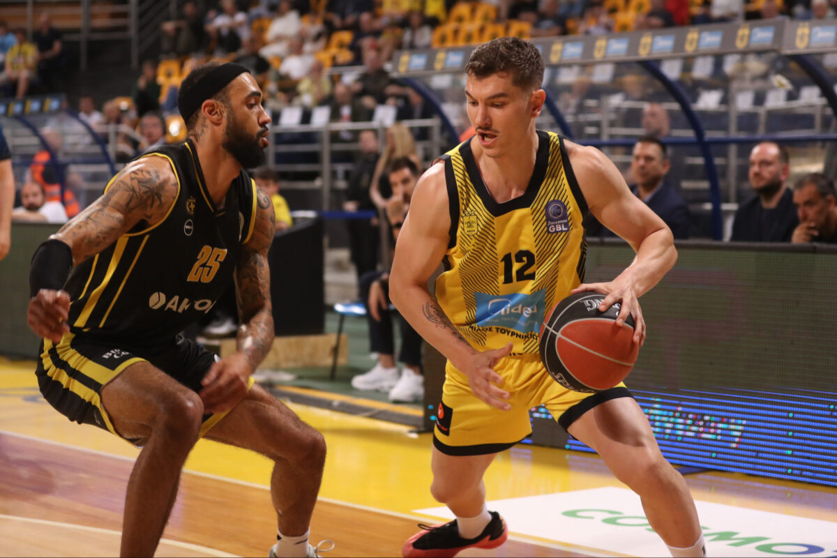 Άρης: Συνεχίζει ο Γκιουζέλης