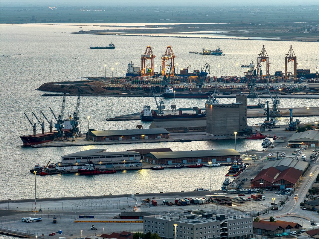 Ο πόλεμος των λιμανιών και της ενέργειας στα σημερινά πρωτοσέλιδα