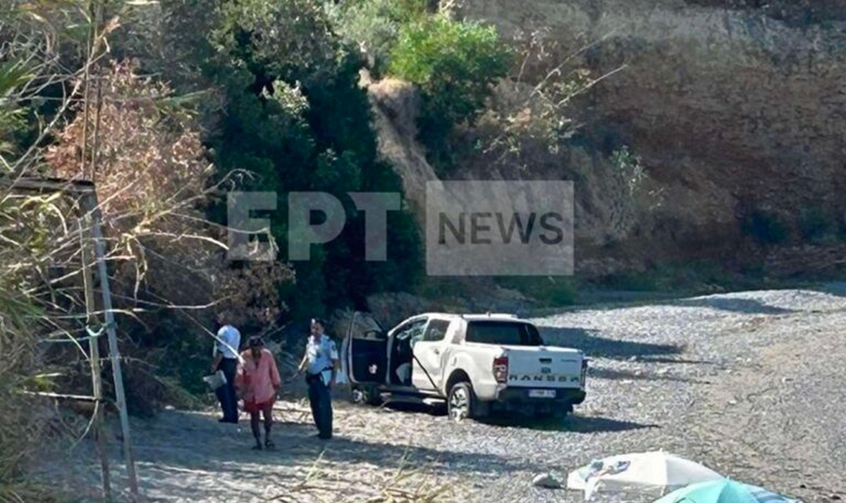 Μεσσηνία: Αυτοκίνητο έπεσε από γκρεμό 9 μέτρων στην παραλία της Σάντοβας (ΦΩΤΟ-VIDEO)