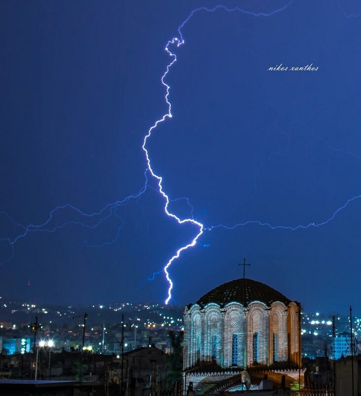 Καταιγίδες-έκπληξη δρόσισαν και… αναστάτωσαν τη Βόρεια Ελλάδα (VIDEO)