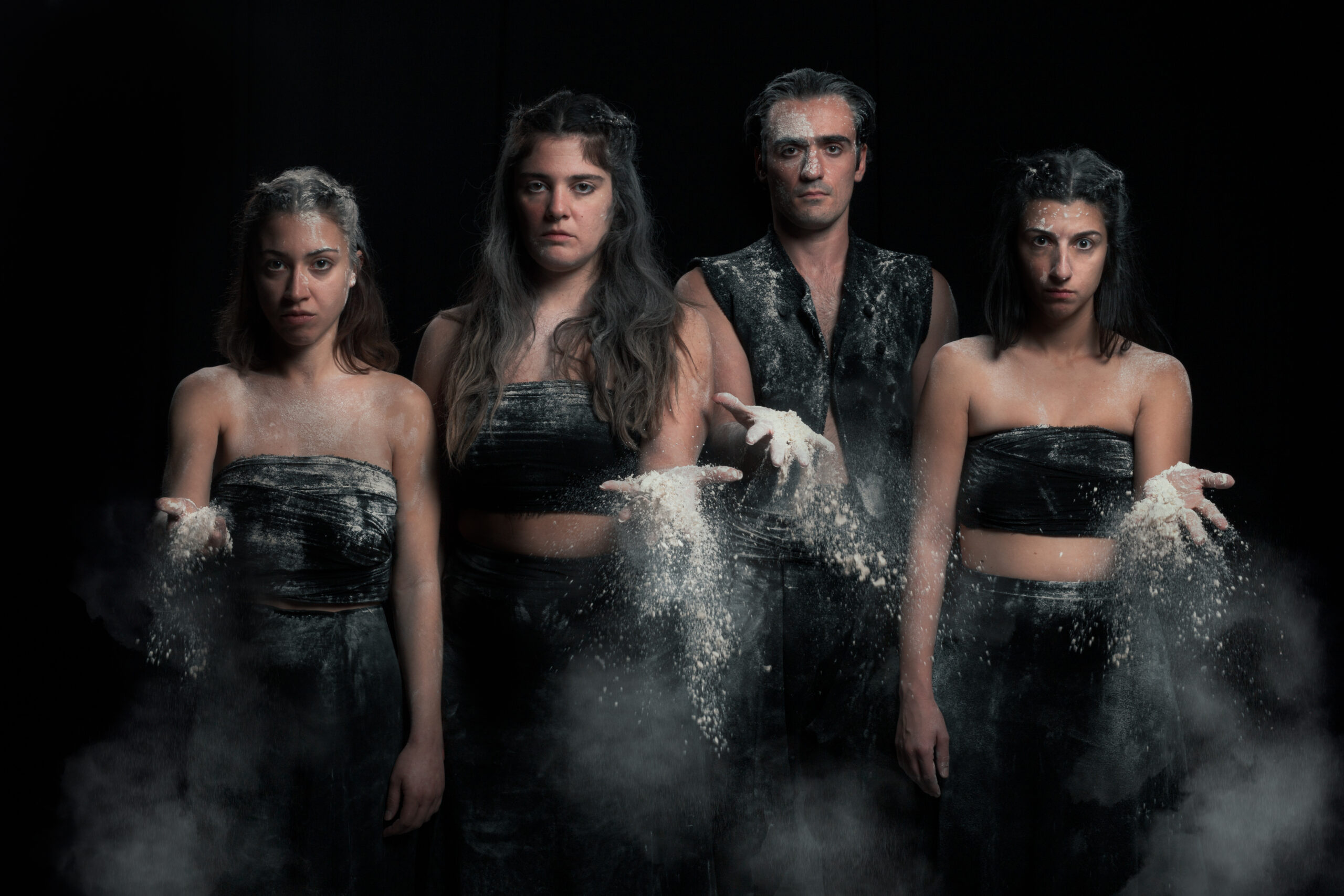 Στο 33ο Φεστιβάλ Κασσάνδρας τα «Πετριχώρα» σε σκηνοθεσία Χάρη Θώμου