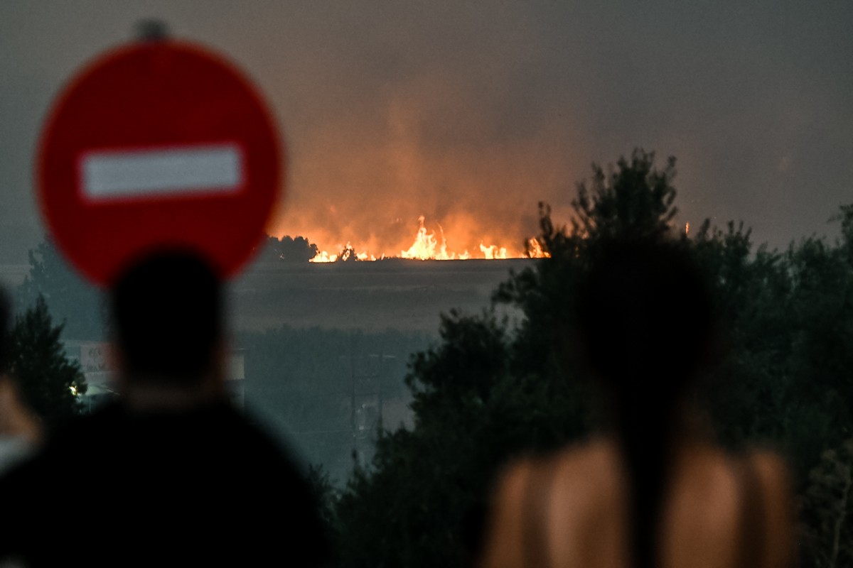 Σε πύρινο κλοιό η χώρα: Η εικόνα στα «μέτωπα» – Ποια η κατάσταση των τραυματιών (VIDEO)