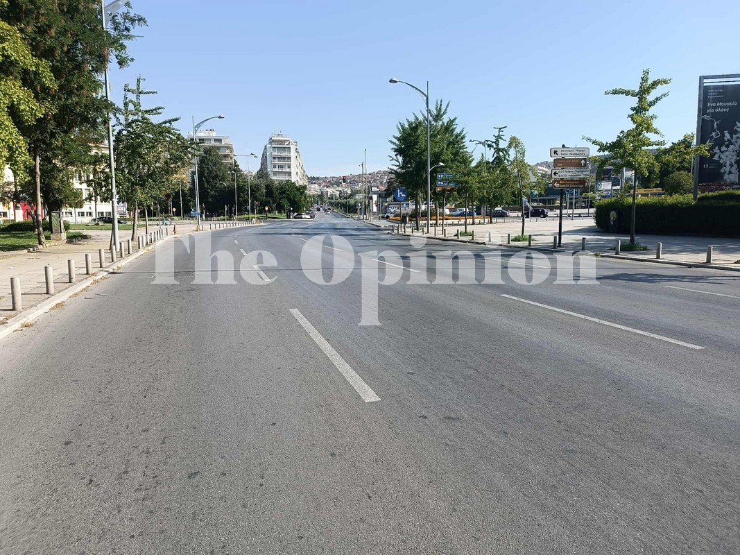 Εικόνες από την “έρημη” Θεσσαλονίκη – Άδειοι δρόμοι και πεζοδρόμια, κυκλοφορούν κυρίως τουρίστες (ΦΩΤΟ-ΒΙΝΤΕΟ)