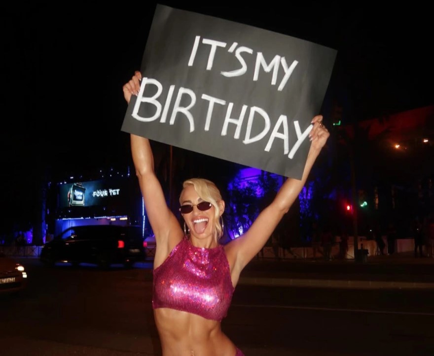 Η Ιωάννα Τούνη γιόρτασε σε καμπαρέ στην Ίμπιζα τα γενέθλιά της (ΦΩΤΟ)