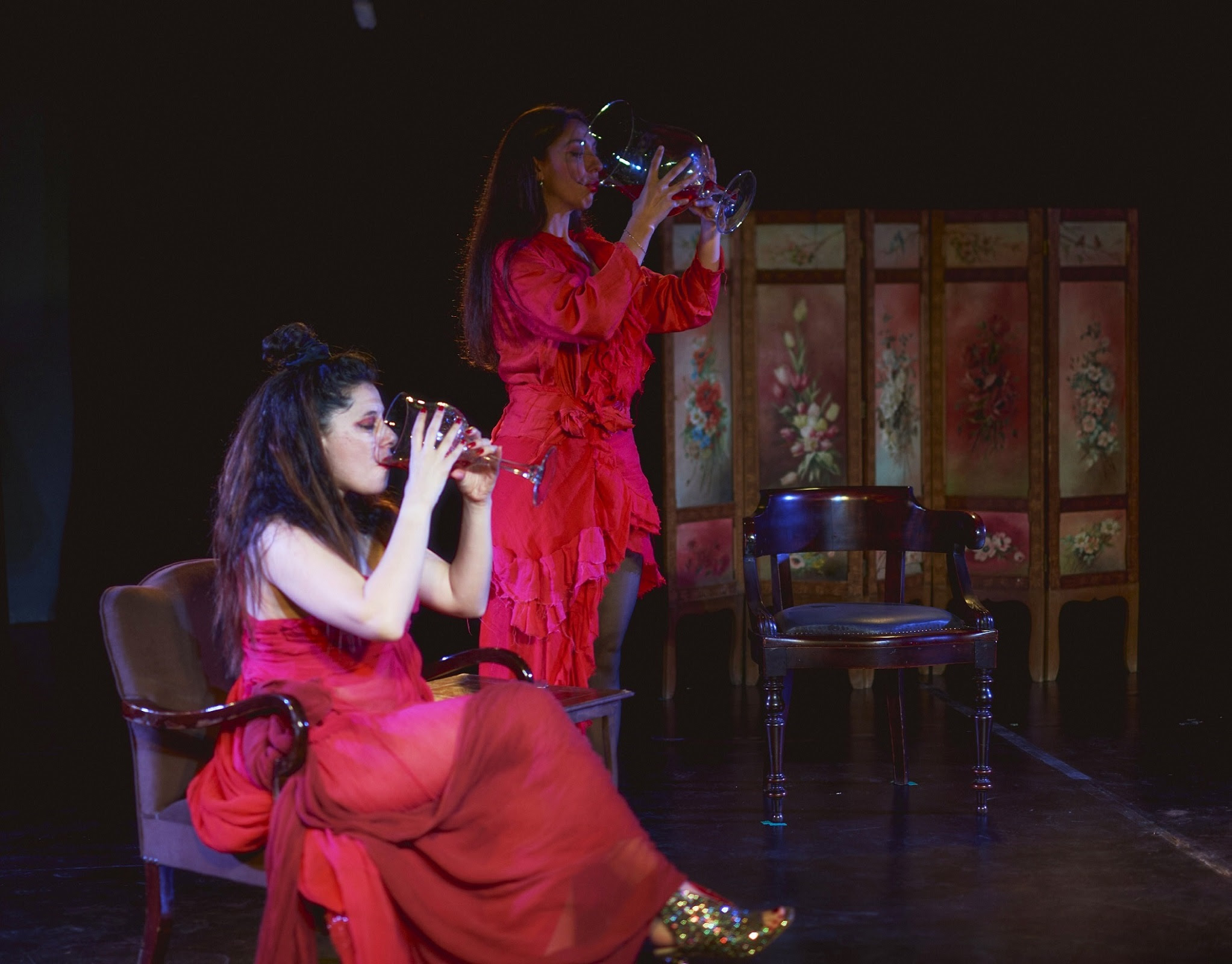 «Η Λέλα και η Λέλα»: Μια κωμωδία – παιχνίδι εξουσίας ανάμεσα σε δύο γυναίκες