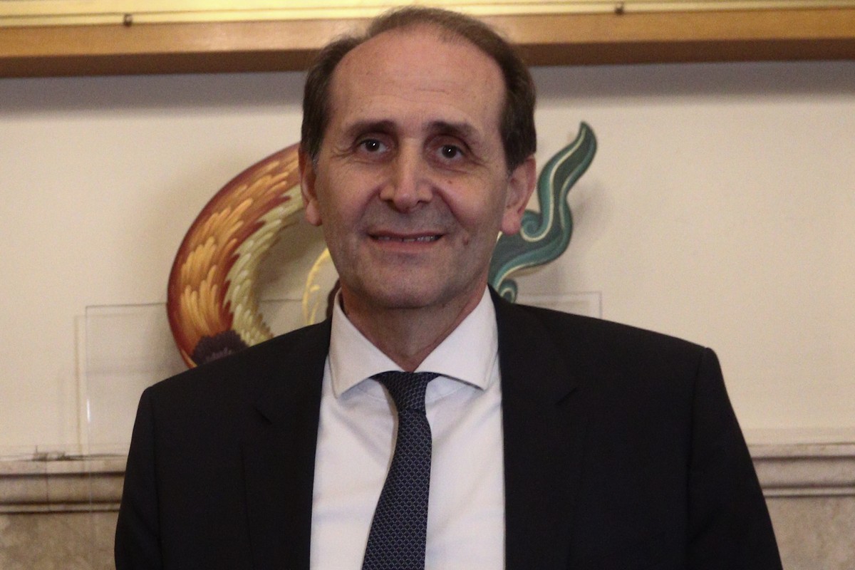 Πέθανε ο Απόστολος Βεσυρόπουλος από ανακοπή καρδιάς