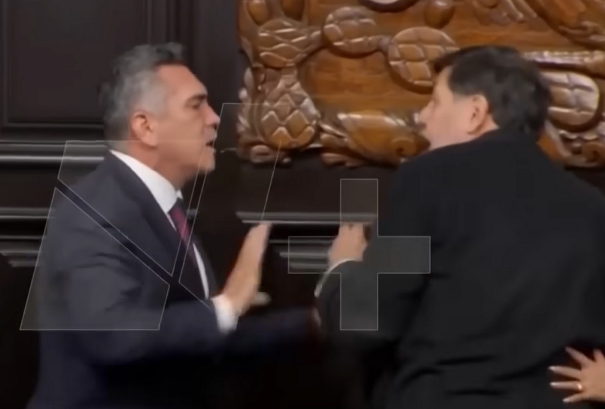 Μεξικό: Η γερουσία μετατράπηκε σε «ρινγκ» – Χειροδικία μεταξύ πολιτικών (VIDEO)