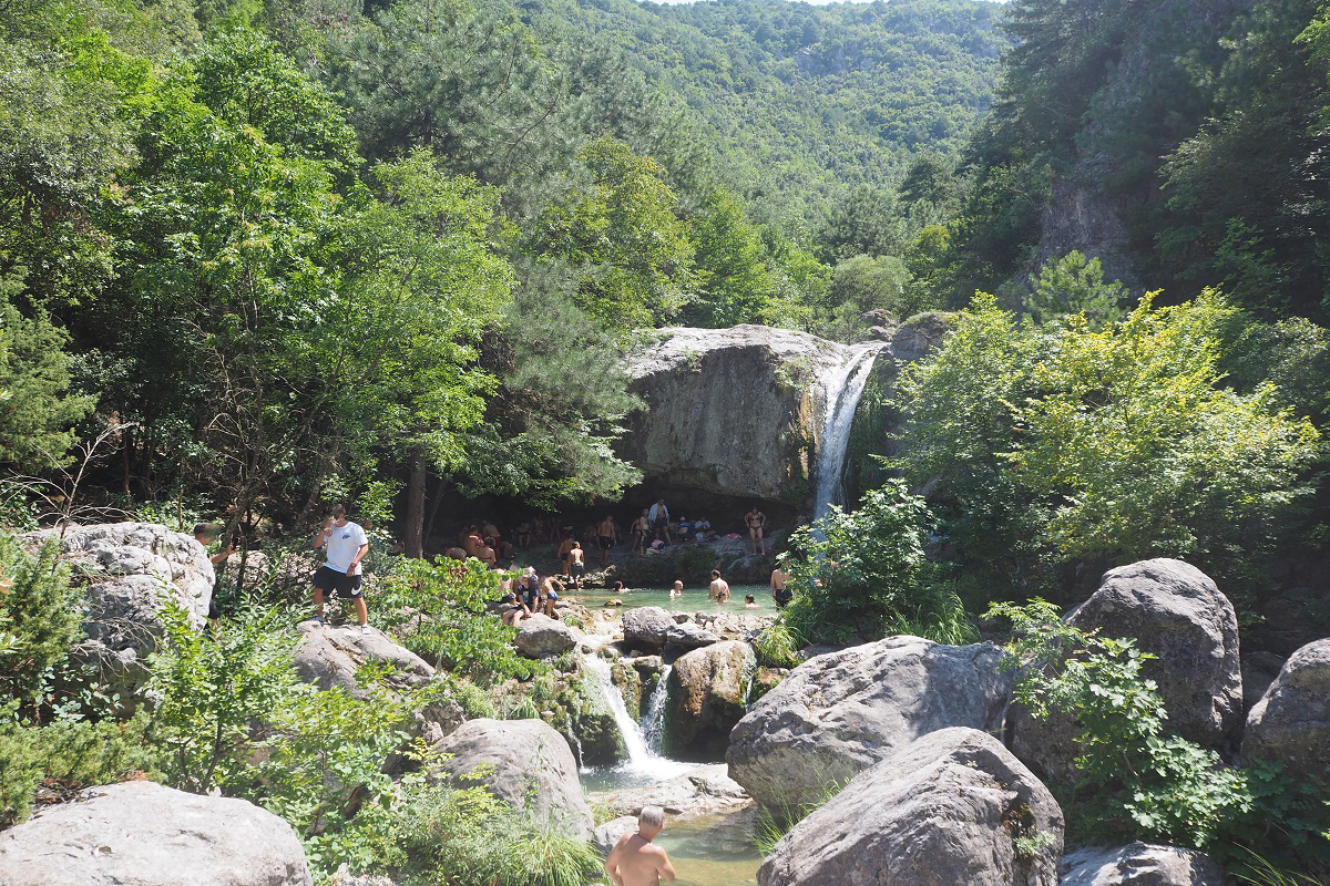 Αποδράσεις σε καταρράκτες: 3 + 1 προορισμοί για βουτιές και ξενοιασιά
