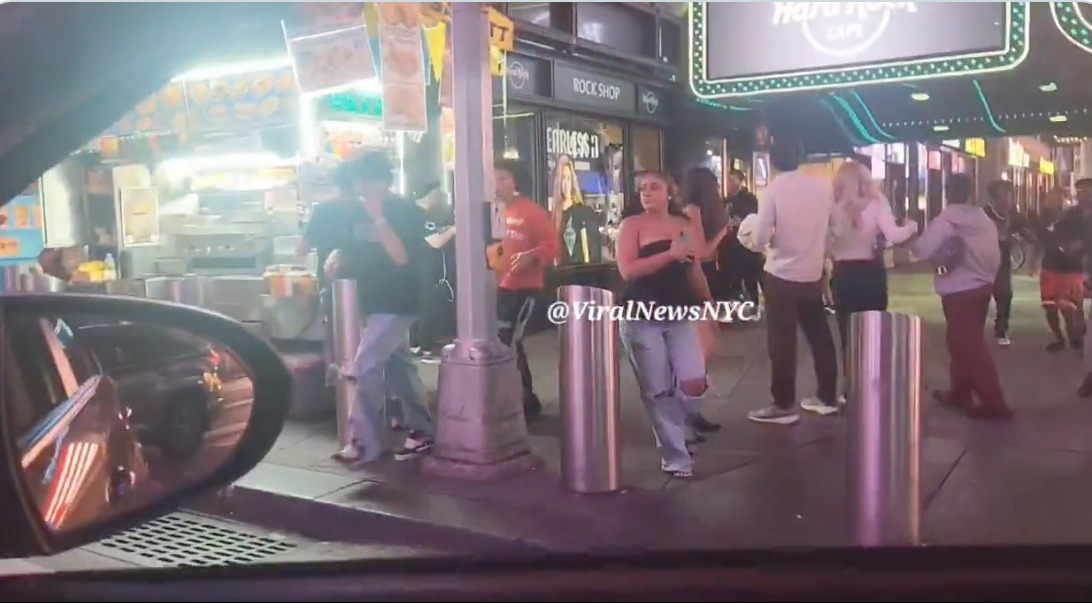 Ένοπλη επίθεση στην Times Square της Νέας Υόρκης – Τρεις τραυματίες, ο δράστης στη φυλακή (VIDEO)