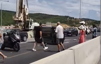 Θεσσαλονίκη: Ανατροπή ΙΧ στον Περιφερειακό – Ένας τραυματίας (VIDEO)