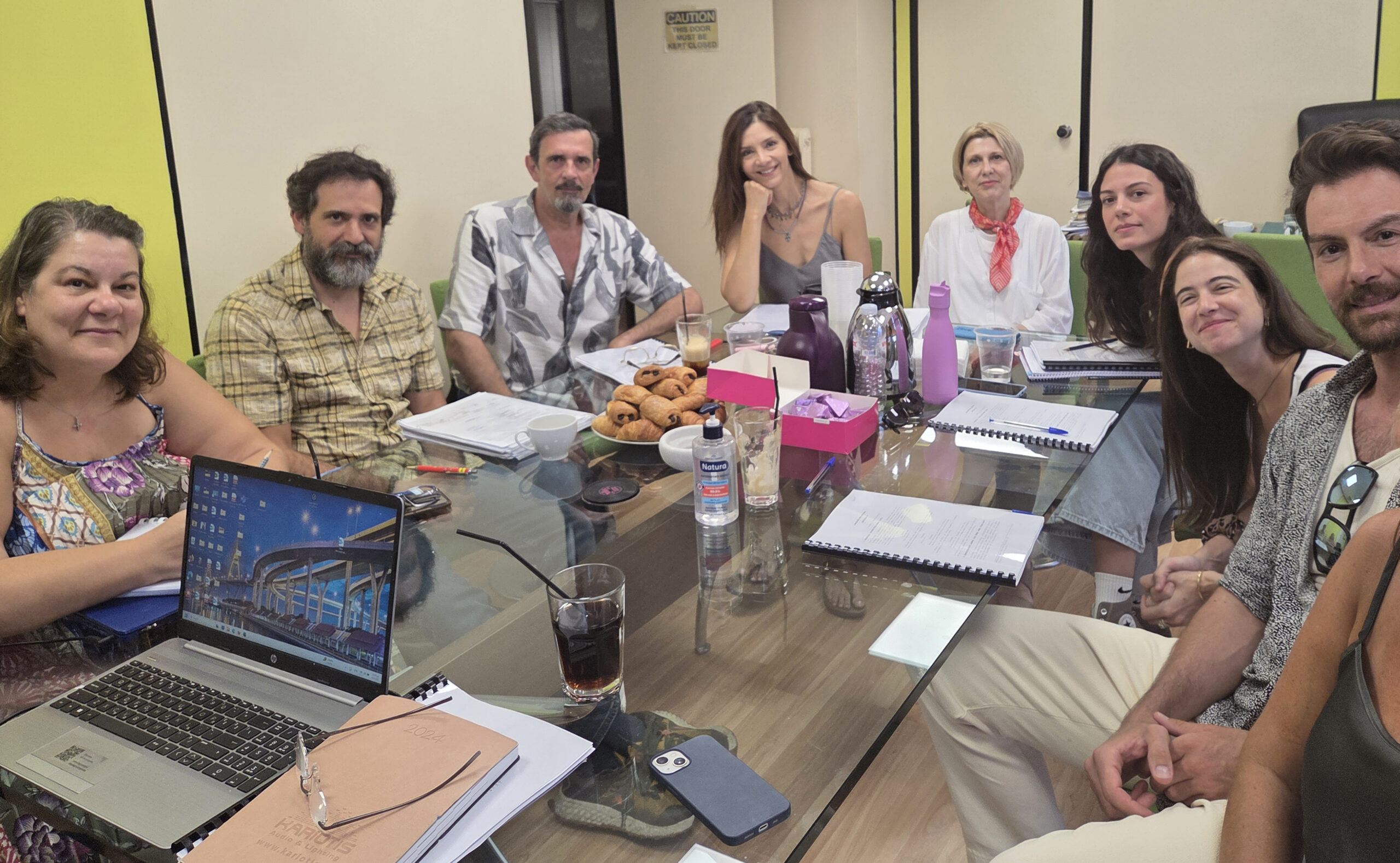 «Θάλασσες μάς χώρισαν»: Πρώτη ανάγνωση σεναρίου για τη νέα μίνι σειρά της ΕΡΤ