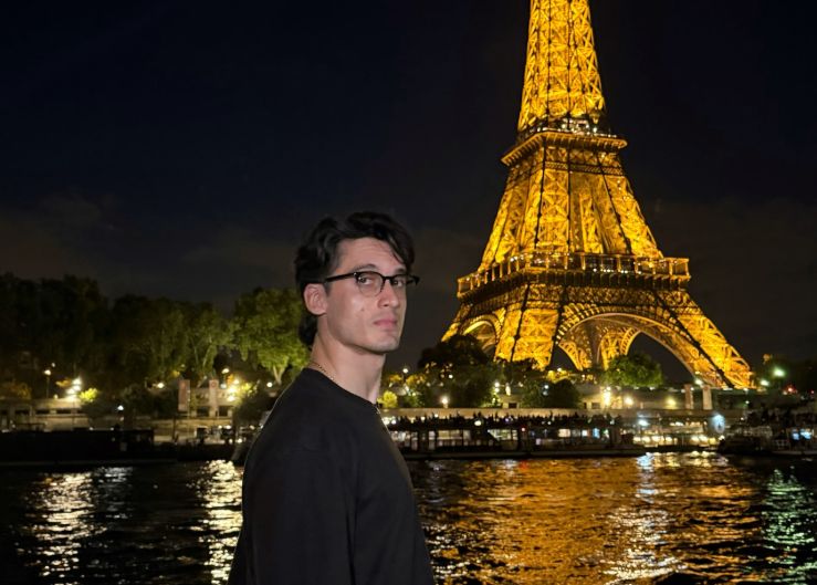 O viral Ιταλός ιερέας κάνει διαφημίσεις στο Instagram – Τι είπε στην Φαίη Σκορδά (VIDEO)