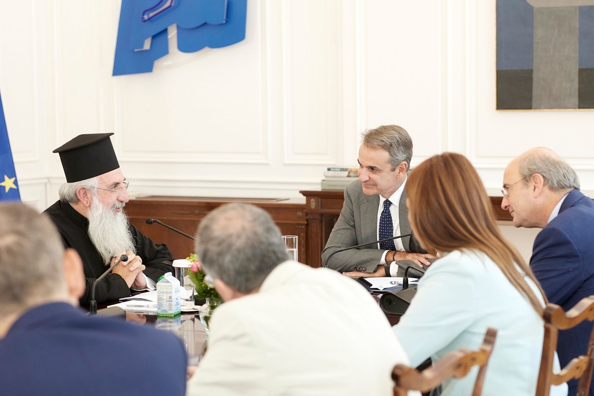 Συνάντηση του πρωθυπουργού με αντιπροσωπεία της Εκκλησίας της Κρήτης