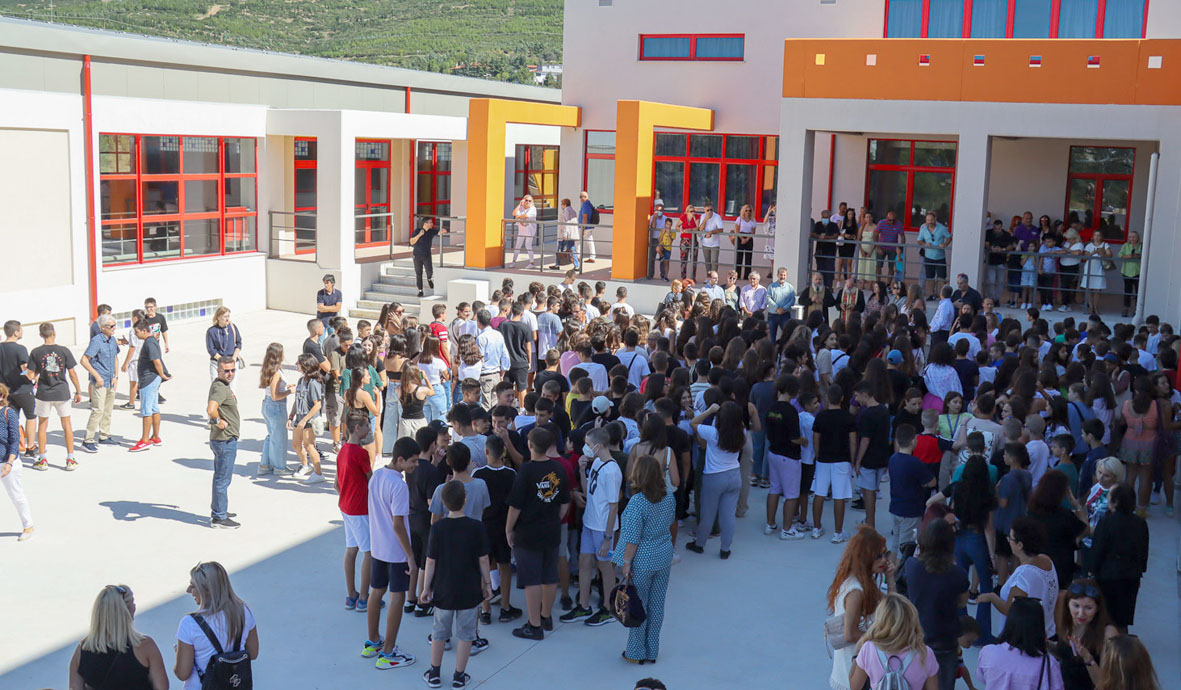 Δήμος Νεάπολης-Συκεών: “Οι τράπεζες βρήκαν ρόλο και στους αγιασμούς των σχολείων μέσω του προγράμματος «Μαριέττα Γιαννάκου»”