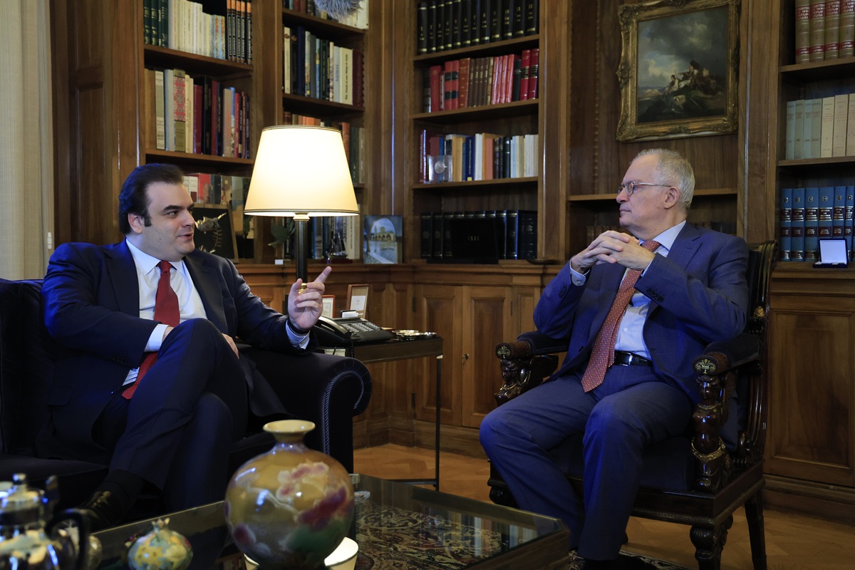 Συνάντηση Τασούλα- Πιερρακάκη: «Άμεσος σκοπός η στήριξη των νέων και της μεσαίας τάξης»