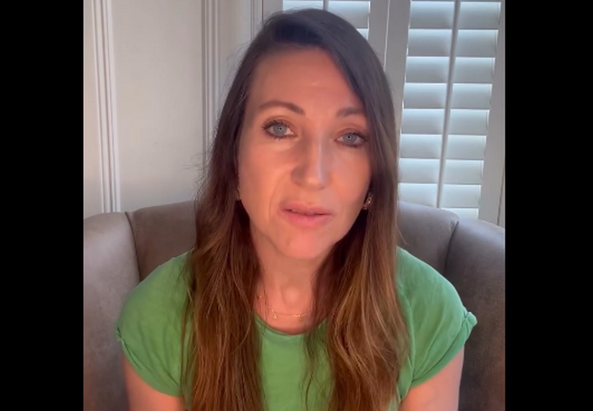 «Θα σε βιάσουμε μπροστά στα παιδιά σου» – Σοκάρουν τα μηνύματα σε παρουσιάστρια αθλητικής εκπομπής (VIDEO)