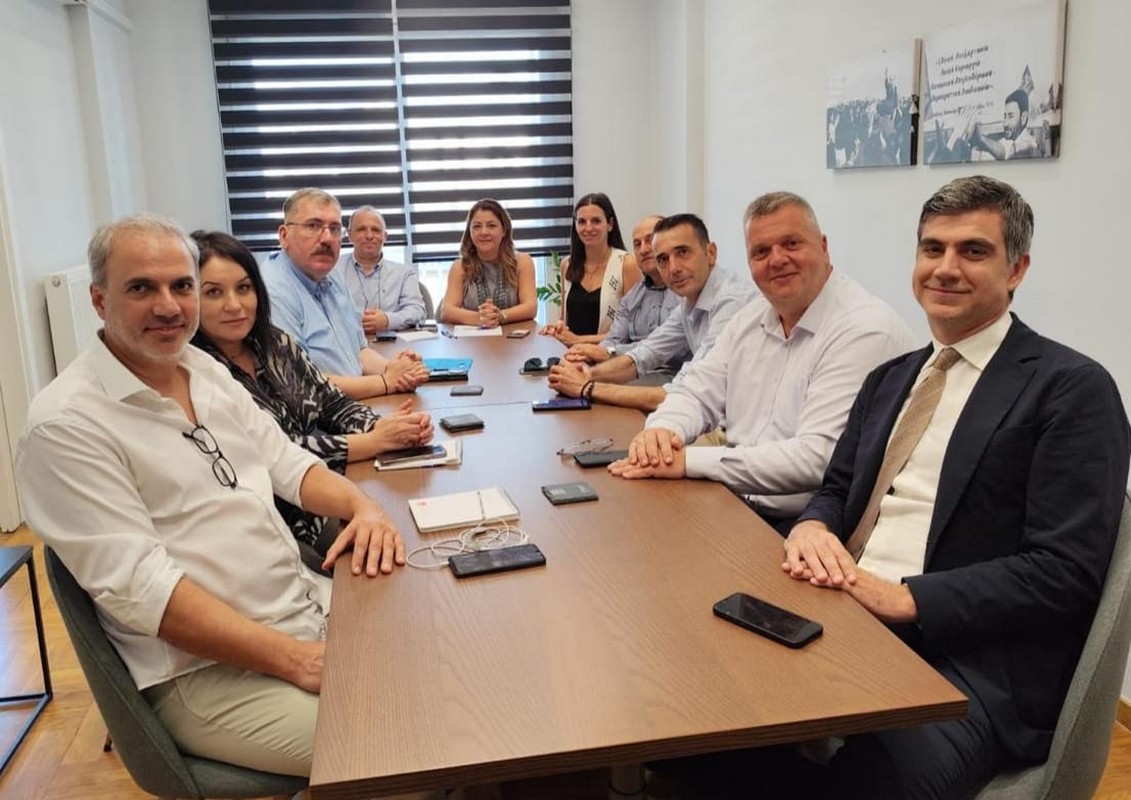 Θεσσαλονίκη: Στελέχη της Πανελλήνιας Ομοσπονδίας Ενώσεων Στρατιωτικών στο γραφείο του Ν. Ανδρουλάκη πριν τη συγκέντρωση διαμαρτυρίας