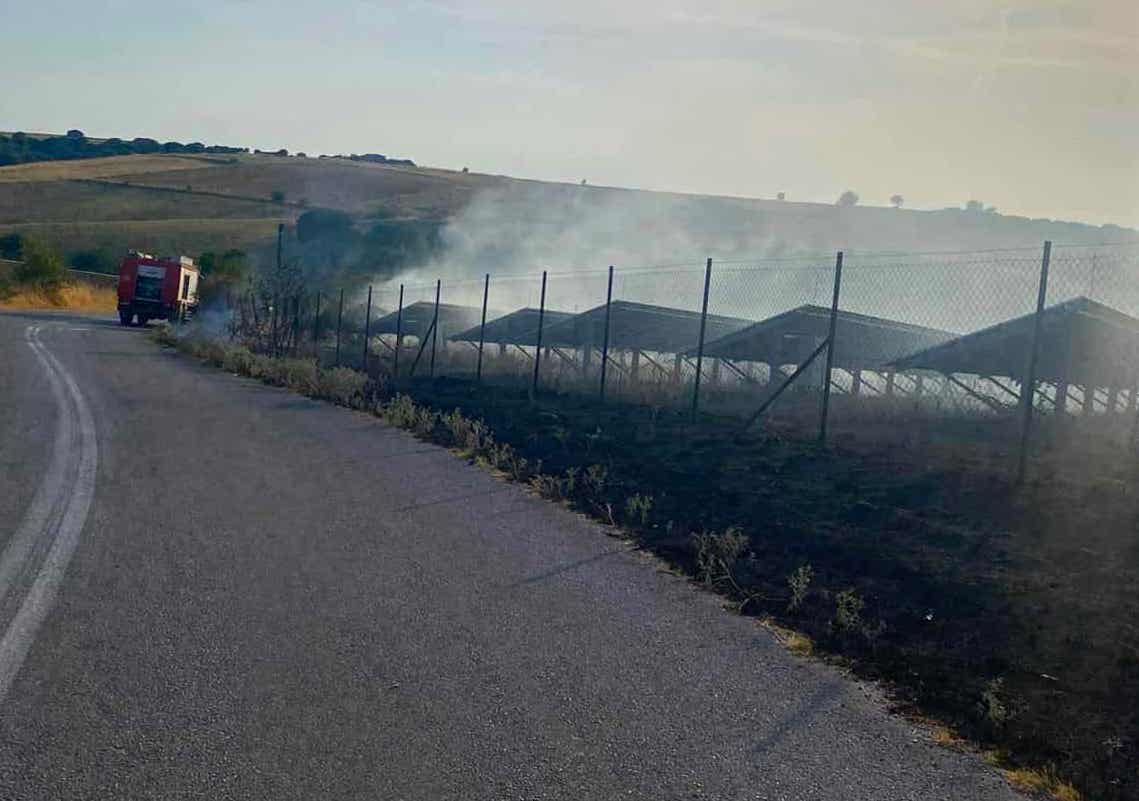 Φωτιά σε… φωτοβολταικό πάρκο στο Δήμο Θέρμης (ΦΩΤΟ)
