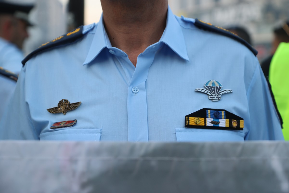 Αυξήσεις στους μισθούς των ενστόλων – Ποιοι κερδίζουν δύο παραπάνω