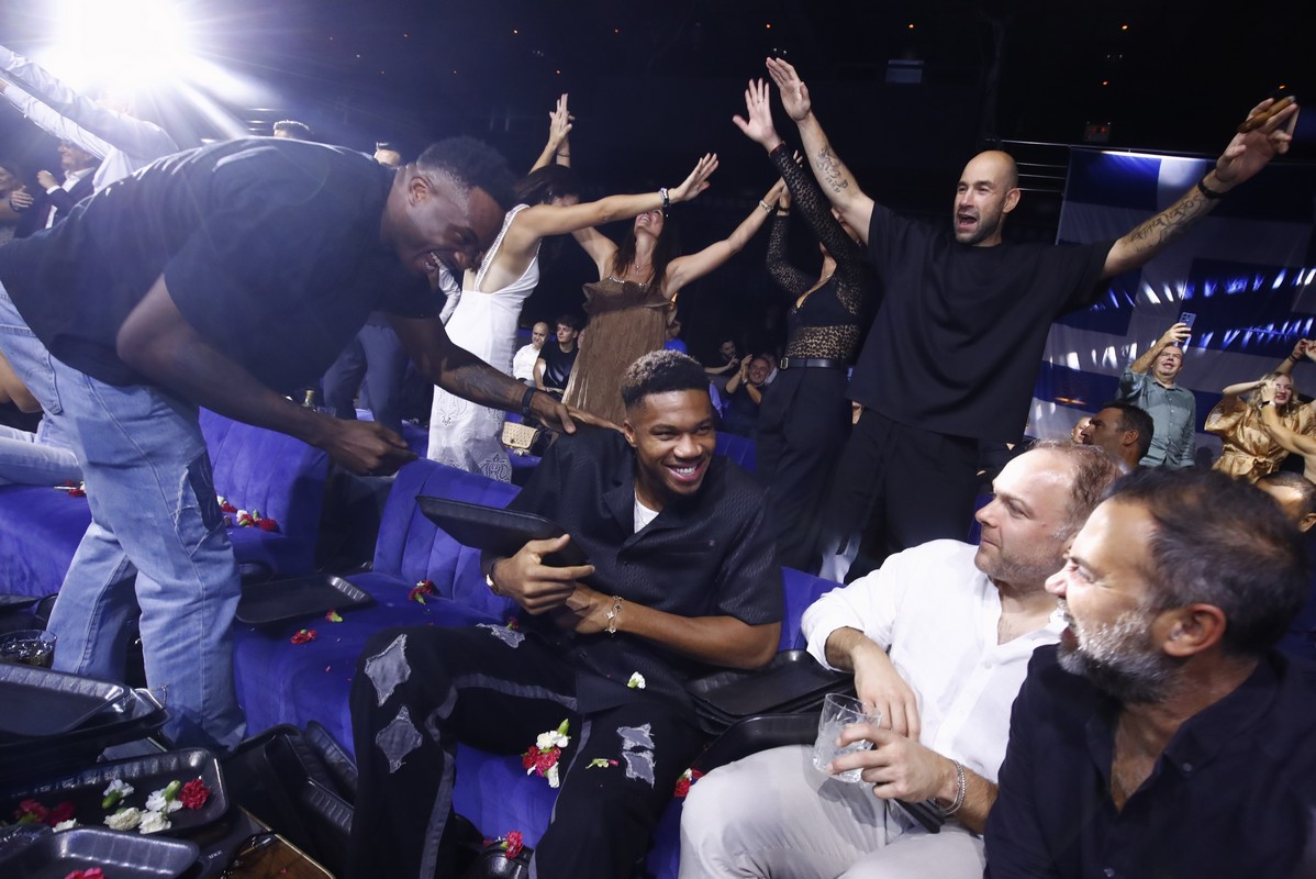 Ζεμπεκιές μέχρι το πρωί από την Εθνική (ΦΩΤΟ+VIDEO)