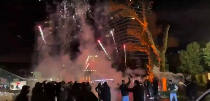 Δύσκολη νύχτα για τη Λίβερπουλ στην Κωνσταντινούπολη: Πυροτεχνήματα και φωνές έξω από το ξενοδοχείο της ομάδας (VIDEO)