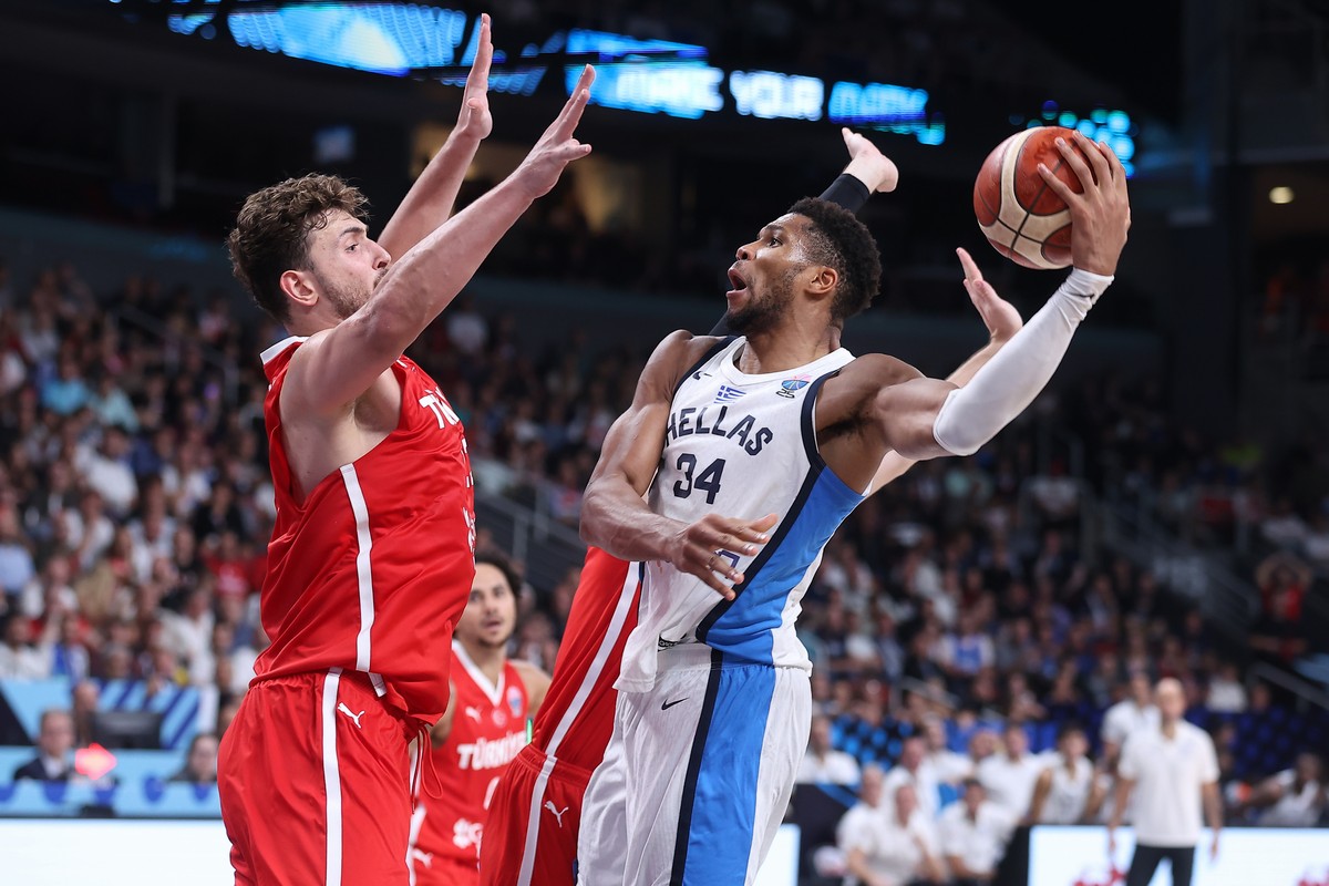 Μαθήματα ήθους από τον Γιάννη Αντετοκούνμπο – «Ο αθλητισμός ενώνει» (ΦΩΤΟ)