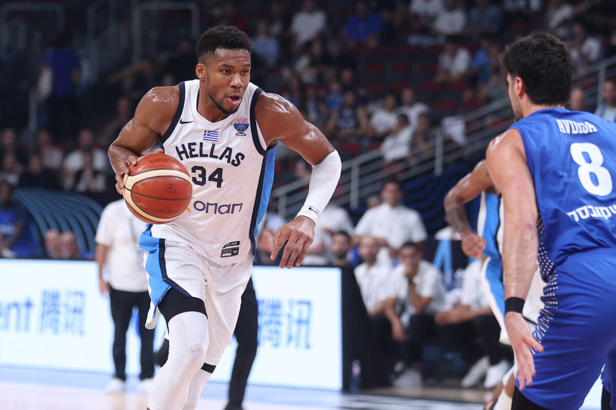 Eurobasket: Στα προημιτελικά με «37άρη» Γιάννη η Ελλάδα – Επικράτησε του Ισραήλ και… τώρα Λιθουανία