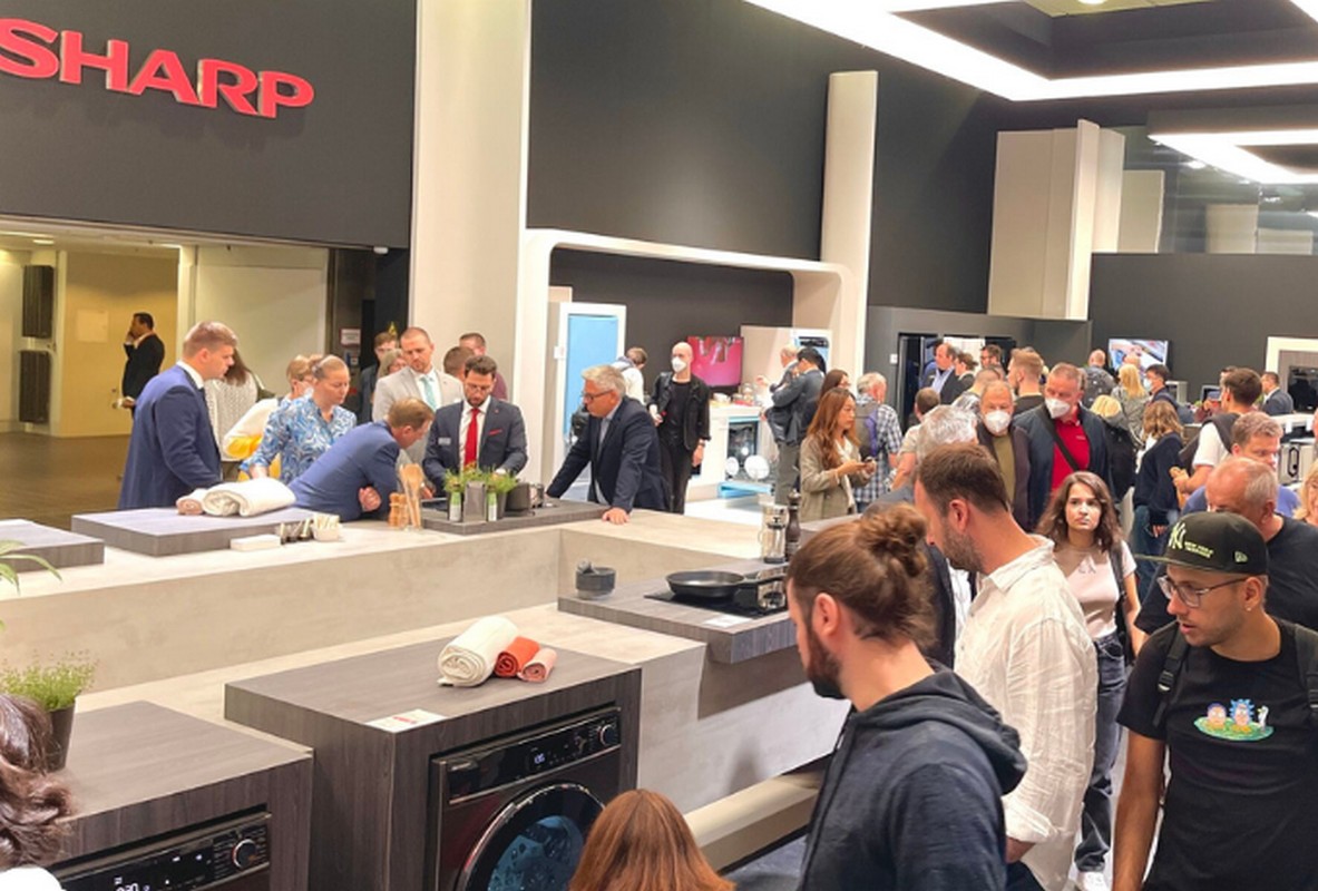 IFA 2025: Υπογράφηκε μεγάλη συμφωνία της SHARP με την GRC TECH για τα λευκά προϊόντα