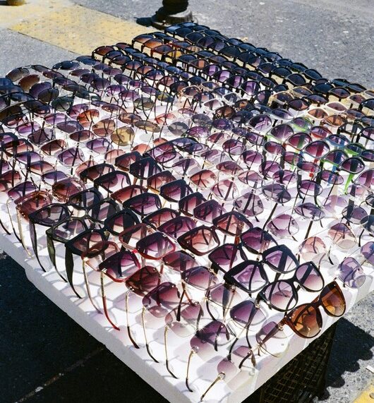 Θεσσαλονίκη: 49χρονος μετέφερε πάνω από 1.800 «μαϊμού» γυαλιά ηλίου