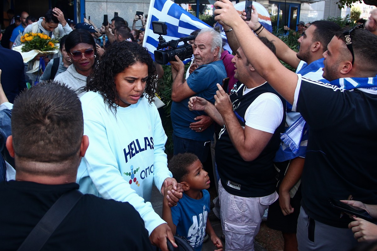 Η ΕΛ.ΑΣ επικοινώνησε με τη Μαράια Αντετοκούνμπο μετά τις απειλές κατά της οικογένειάς της