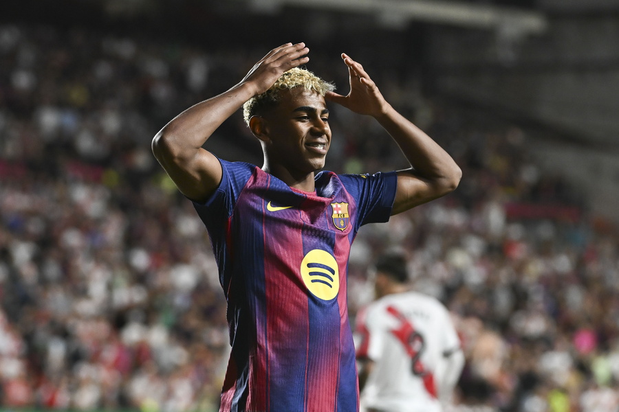 Έχει… ξεφύγει ο Γιαμάλ: Βάζει ειδικούς όρους στα αυτόγραφα και τις φωτογραφίες του