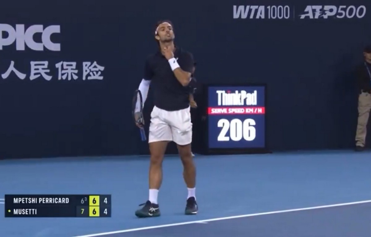 Χαμός με την αντίδραση του Μουζέτι: «Αυτοί οι γαμ…οι Κινέζοι βήχουν κάθε 3 δευτερόλεπτα» (VIDEO)