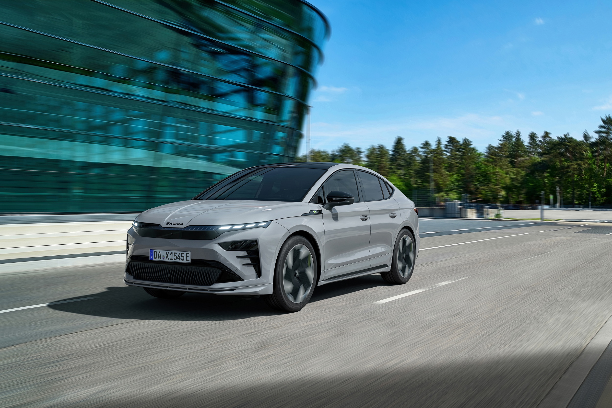 Ένα Skoda Enyaq πρεσβευτής Οδικής Ασφάλειας στη ΔΕΘ