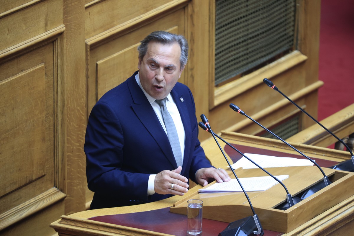 Ν. Βρεττός: «Αν διαγραφώ δεν θα παραδώσω την έδρα» (VIDEO)