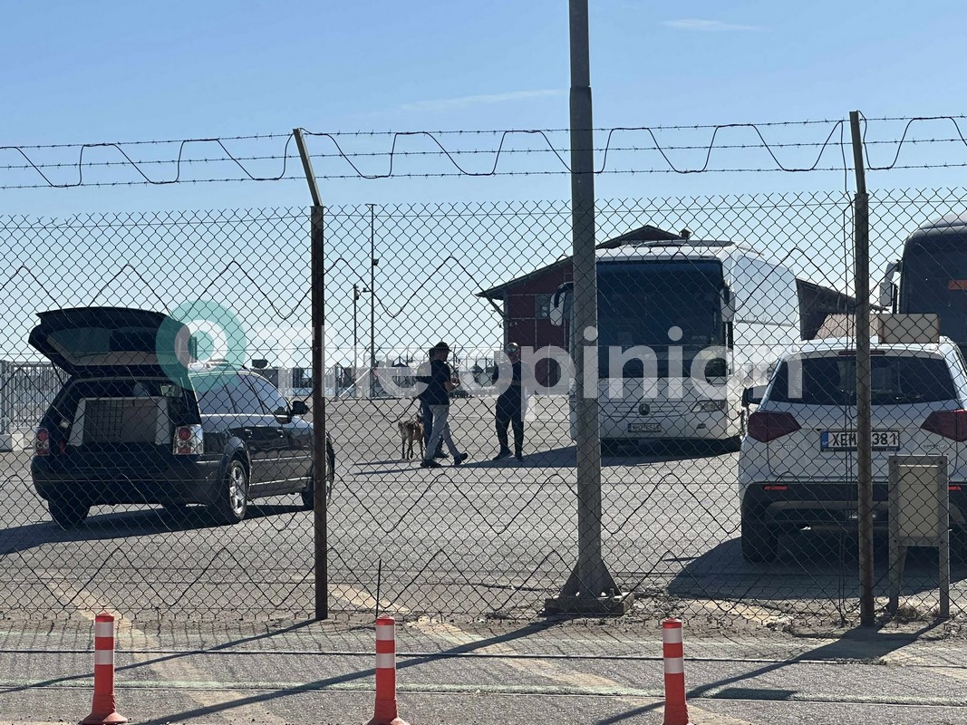 «Ξεσκόνισαν» τους οπαδούς της Μακάμπι – Ισχυρή συνοδεία για την άφιξη στην Τούμπα (ΦΩΤΟ)